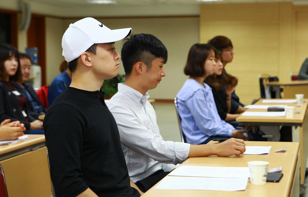 제 15회 윤 고산 장학회 장학금 수여식 사진 (2-1).jpg